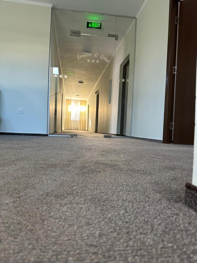Freedom&Relax Hotel Buzau Bagian luar foto