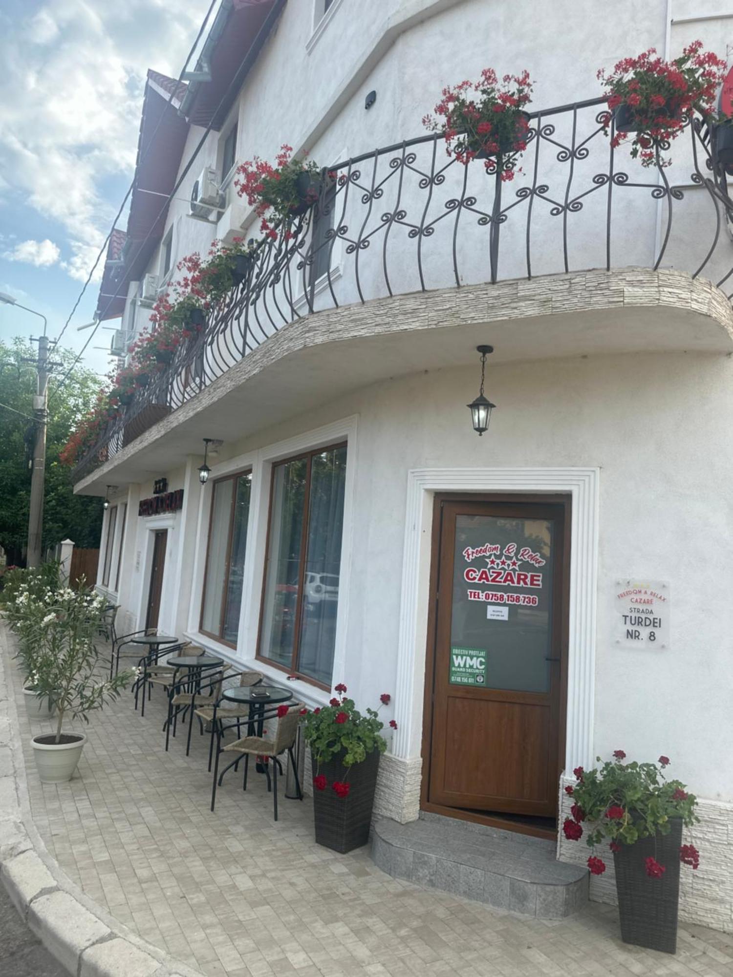 Freedom&Relax Hotel Buzau Bagian luar foto