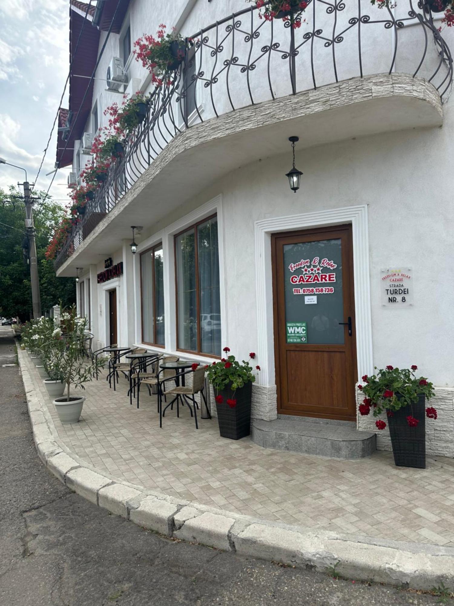 Freedom&Relax Hotel Buzau Bagian luar foto
