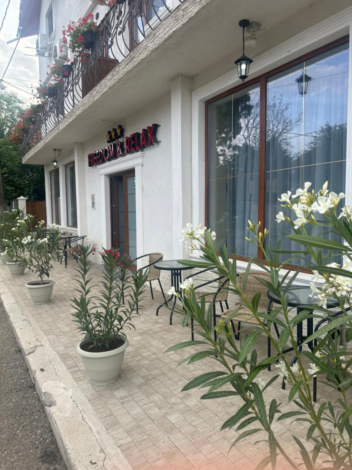Freedom&Relax Hotel Buzau Bagian luar foto