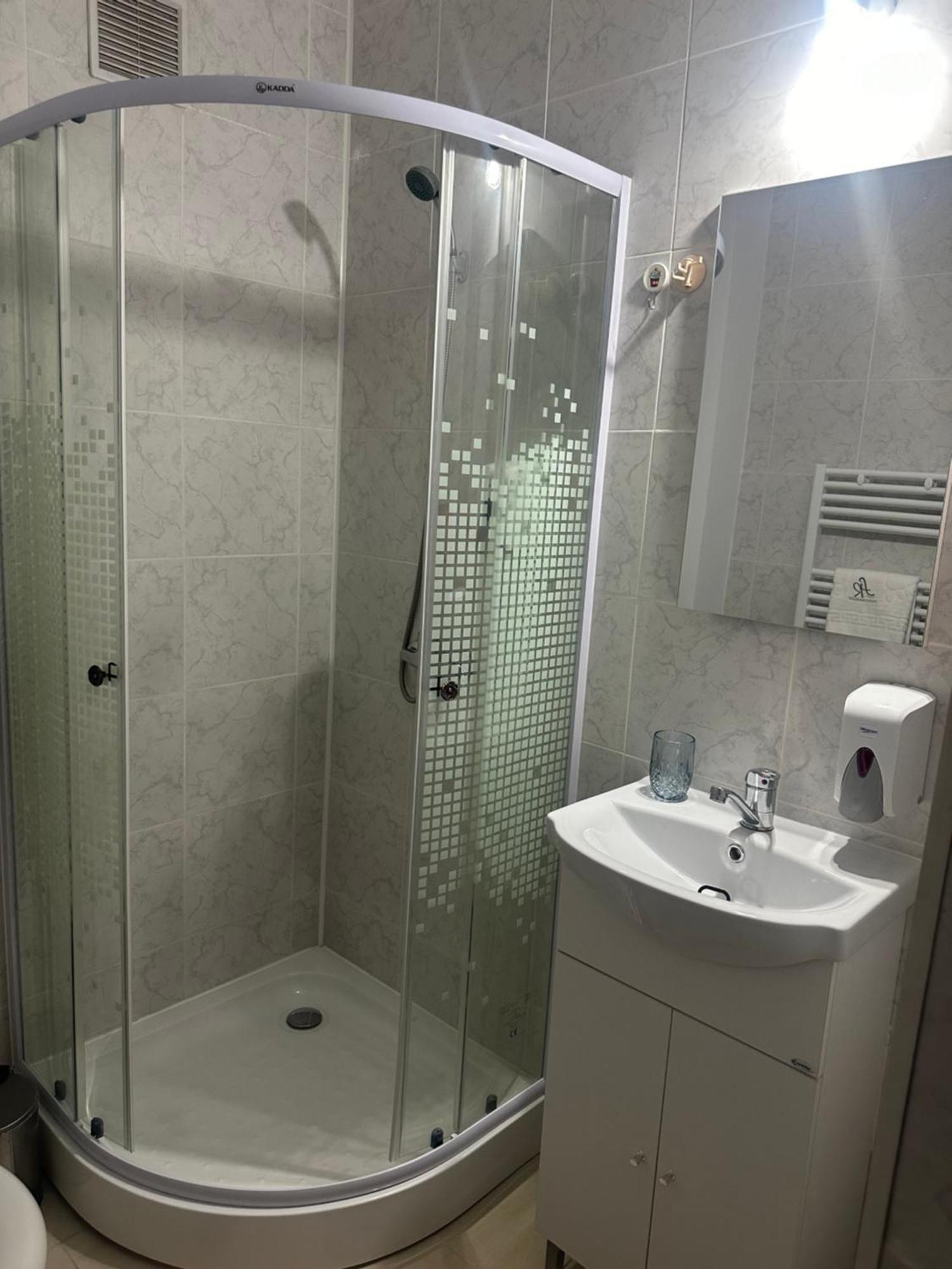 Freedom&Relax Hotel Buzau Bagian luar foto