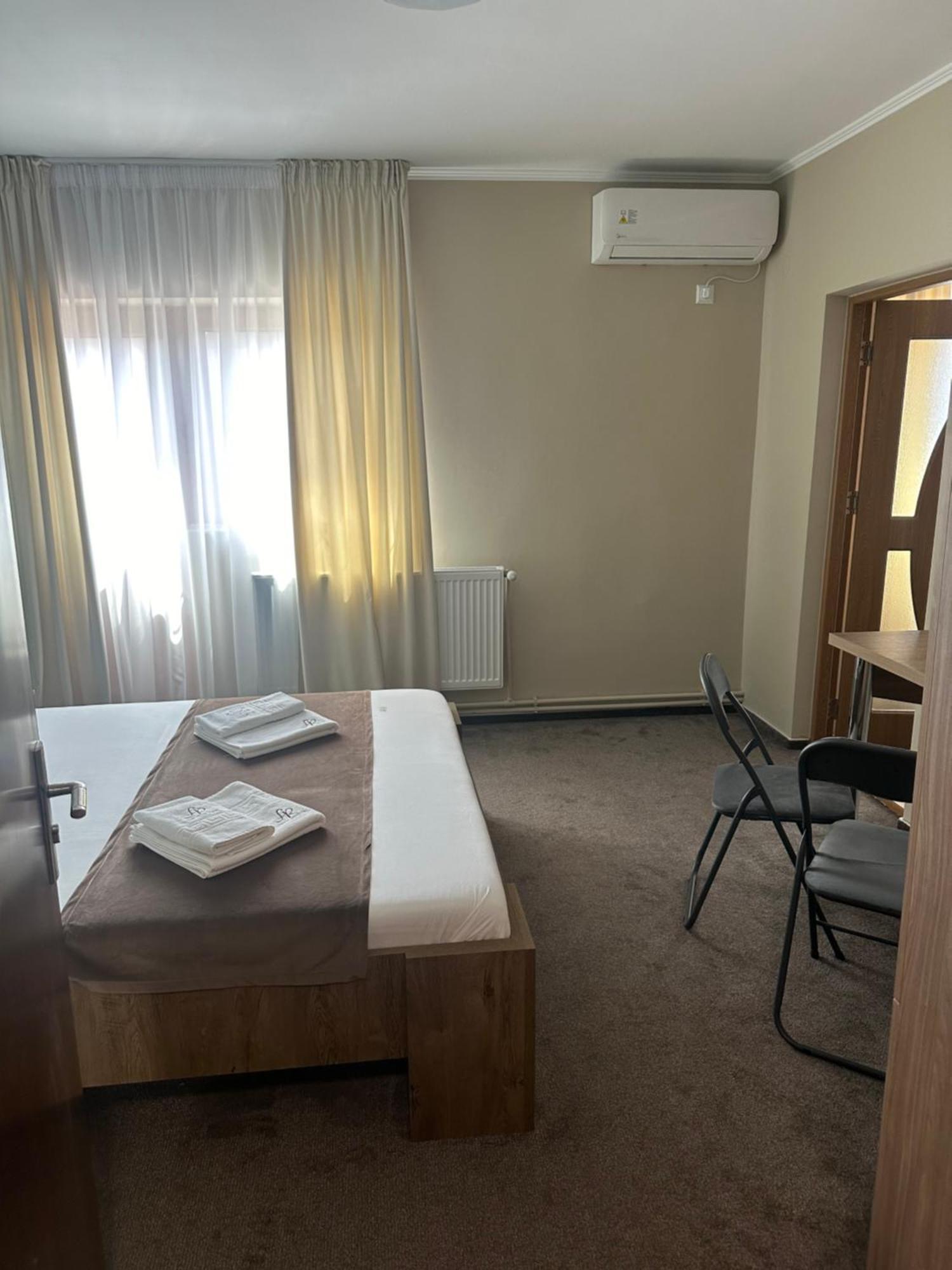 Freedom&Relax Hotel Buzau Bagian luar foto