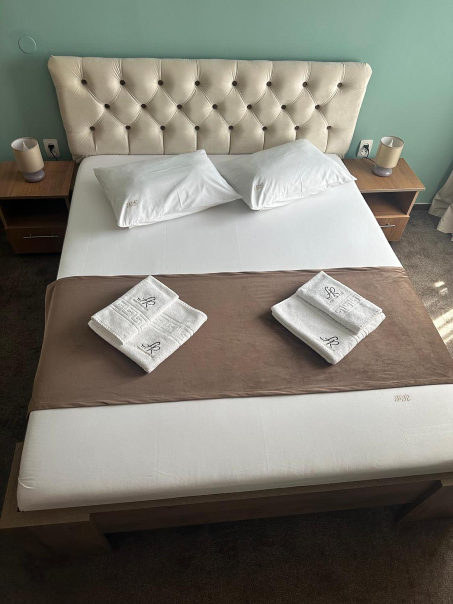 Freedom&Relax Hotel Buzau Bagian luar foto