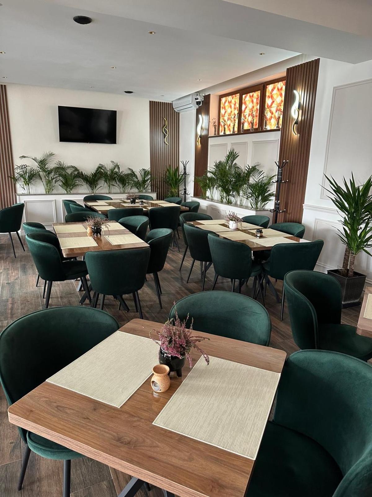 Freedom&Relax Hotel Buzau Bagian luar foto