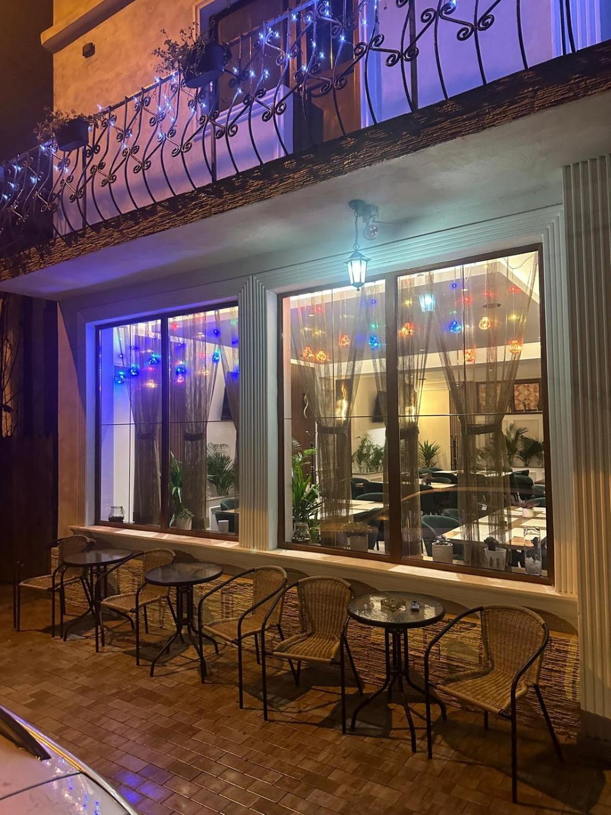 Freedom&Relax Hotel Buzau Bagian luar foto